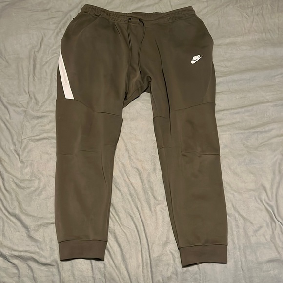 Nike Tech Fleece Joggers SIZE XXL 805162-380 Olive Green - Picture 1 of 9